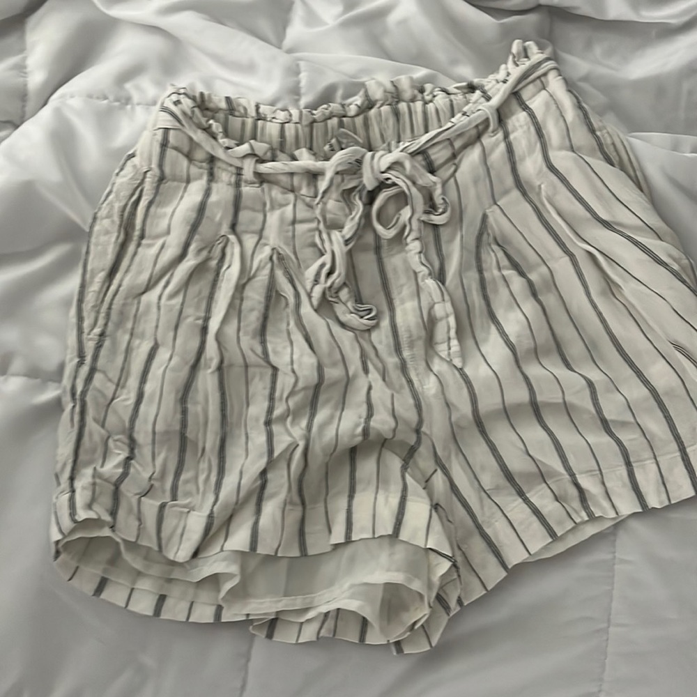 american eagle flowy shorts